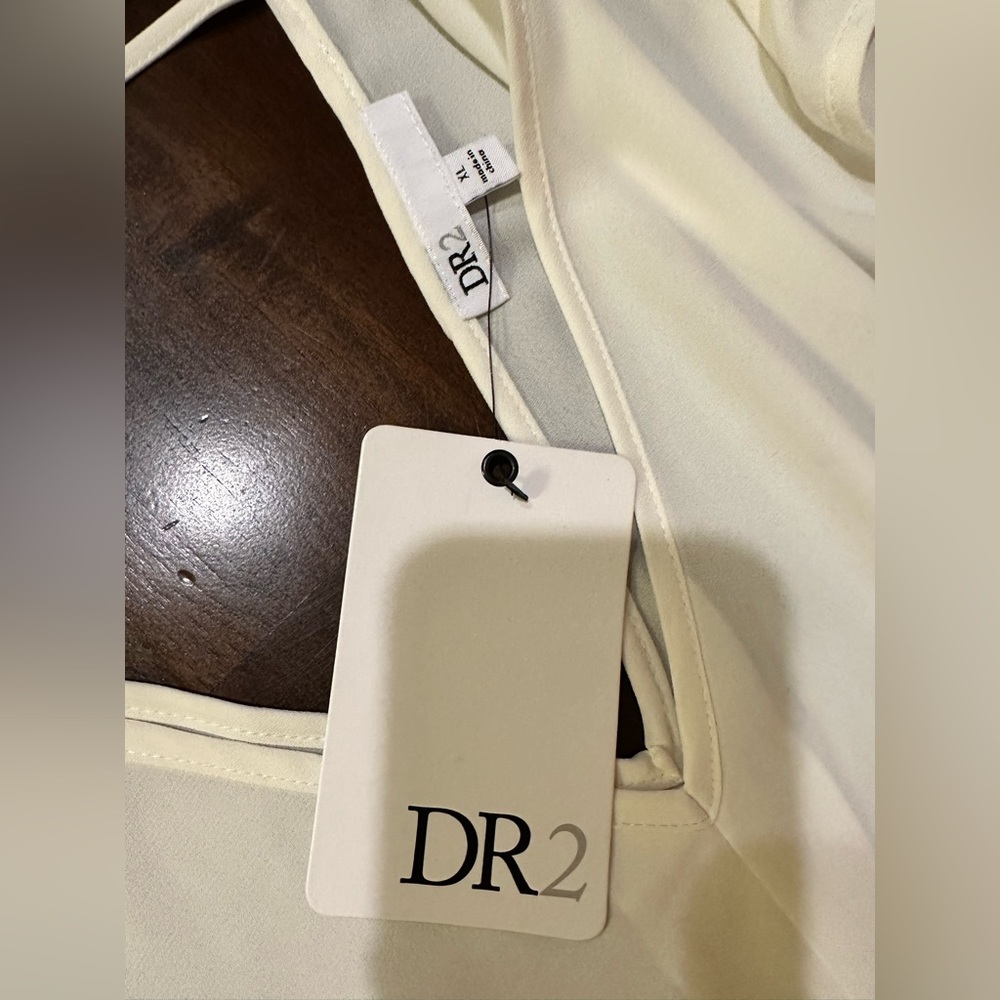 🌟NWT🌟 DR2 by Daniel Rainn Inverted Front V Pleat Blouse w/ Cut Out Back Accent